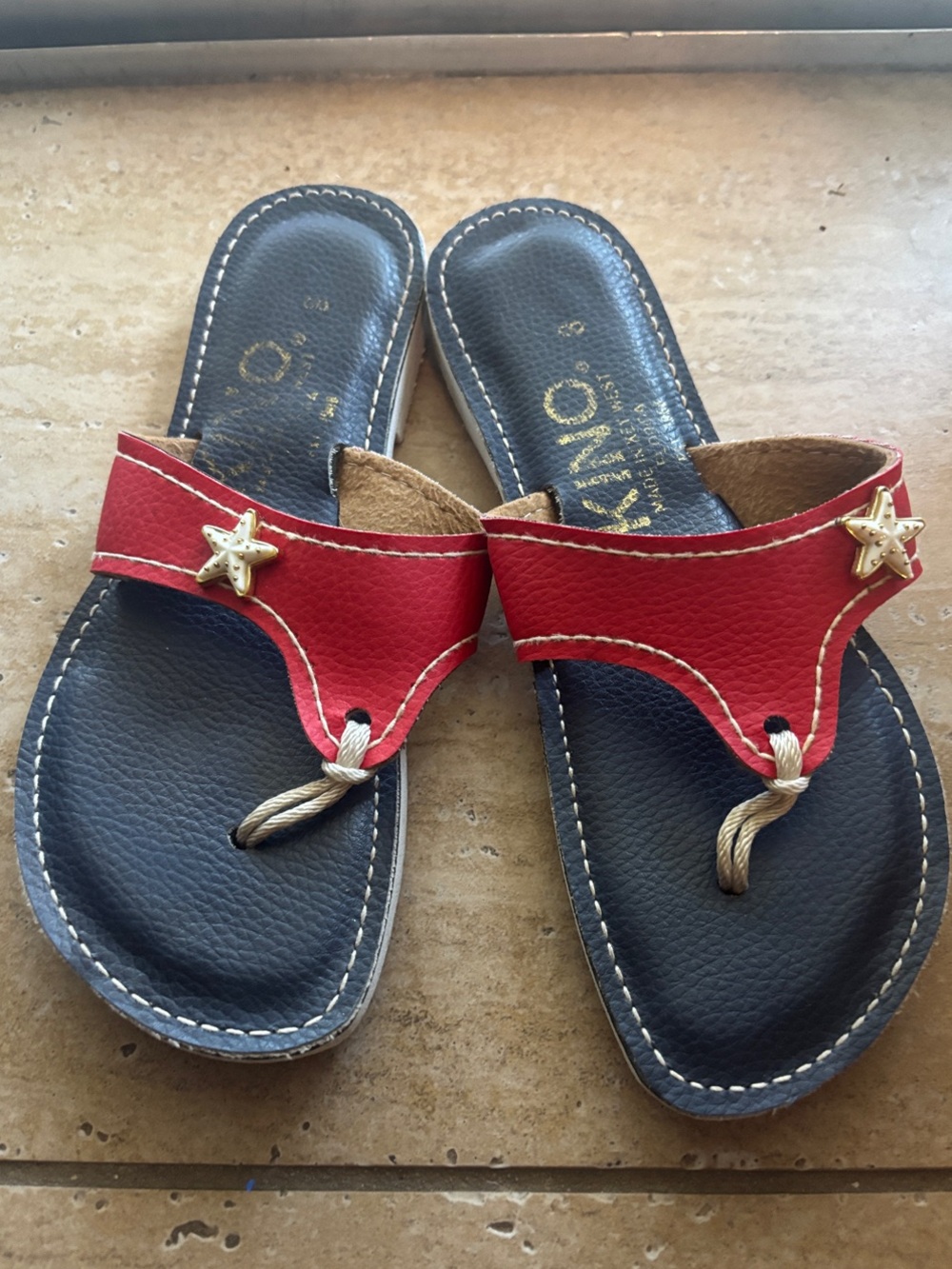 KINO Red Star Accent Slide Sandals